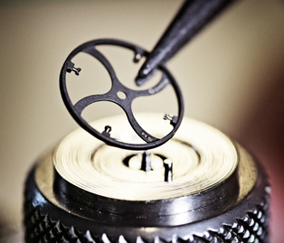 宇舶手表停了怎么办（宇舶表壳老化）